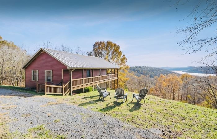 Hilltop Cabin with River View!