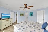 1 Block from Beach - Van/Golf Cart Also Available for Rent! Pool/Hot Tub/Arcade! - Boutique