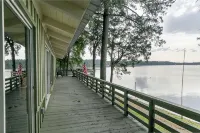 Round Rock Lodge - Retreat Nestled Among The Trees With Stunning Lake Views