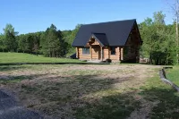 Waterfall View Cabin at White Buffalo Lodge;Family-friendly with lake access - Chalets