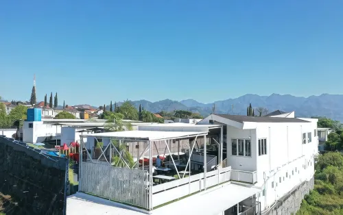 Kontena Hotel - Baarit