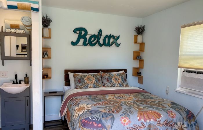 Charming pet friendly studio 350 feet away from the Rodanthe Pier and the beach.