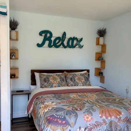 Charming pet friendly studio 350 feet away from the Rodanthe Pier and the beach.