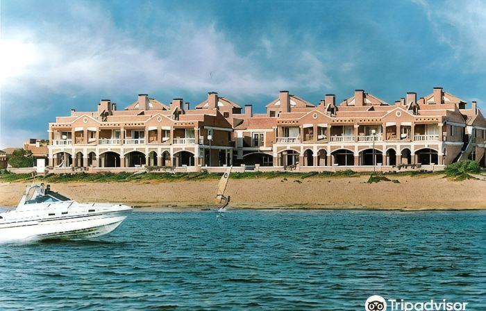 Lloyds Beach Club