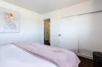 C3- Modern Black & White Interior w/ a Warm Boho Edge - Apartments