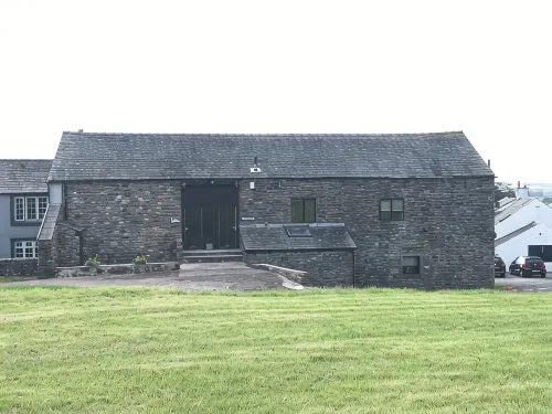 Rustic barn Cottage in a rural village with traditional open fireplace sleeps 5.