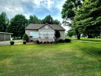Lakeside Shady Rest Home Away from Home blocks from Rend Lake and I57/I64