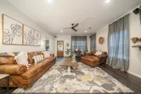Cozy Cottage Just Minutes from Oaklawn Racetrack & Casino - Country Houses