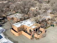 Downtown 100 Year Old Adobe - Walk to the Santa Fe Plaza & Railyard District - Condos