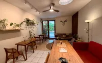 Buton Backpacker Lodge - 2-Star