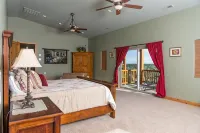 Zion Summit. Luxury 7 Bedroom Home. Hike into Zion National Park