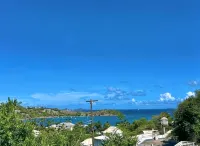 Spacious Family Cottage with Tropical Views Hotels in 