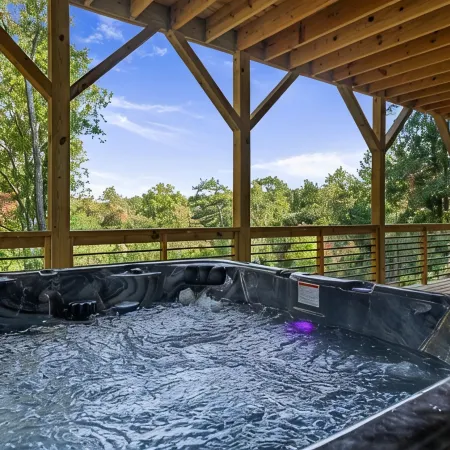 Royal Retreat - Brand New, Luxury, Mountain View, 4 Bedrooms, All En Suites!