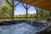 Royal Retreat - Brand New, Luxury, Mountain View, 4 Bedrooms, All En Suites! - Mountain view