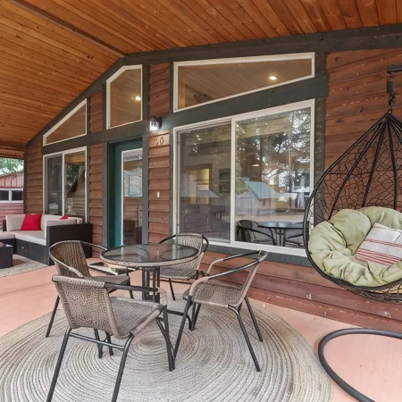Priest Lake Family Cabin w/ Private Beach Access