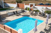 AeroHill Suites Near Athens Airport By SEM Hotel di 