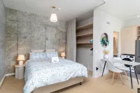 Petone City Studio with Outdoor Space