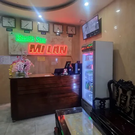 HOTEL MlLAN Отели рядом с достопримечательностью «Гипермаркет Vincom Plaza Thu Duc»