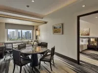 Gran Melia Jakarta Отели рядом с достопримечательностью «Статуя Панчоран»