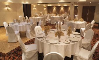 DoubleTree by Hilton Montreal Airport