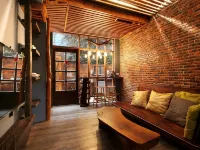 Yue Lake Backpackers Hotels near Longfeng Temple