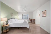 Cozy Remodel, Diving Pool & Hot tub, Great Location Near Entertainment! - 3-Star
