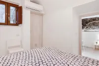 Apollo Home "Cozy and independent home near the Ursino Castle" - บังกะโล