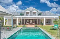 Les Frangipaniers, exceptional villa with swimming pool and direct sea access - ที่มีสระว่ายน้ำ
