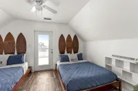 King Size Bed! Freeport Surfside Beach Bungalow Ocean & BayViews,Steps from Ocea
