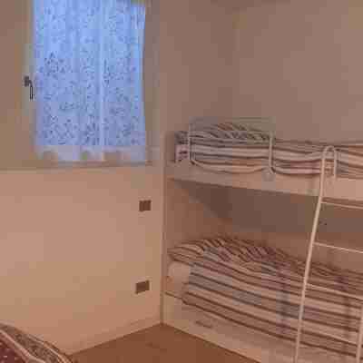 Apartment Enchanting Lake View, convenient to the Center and the Beaches Rooms