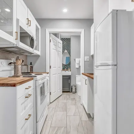 Charming first floor flat in historic old south district near waterfront