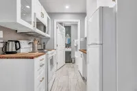 Charming first floor flat in historic old south district near waterfront - Bungalows