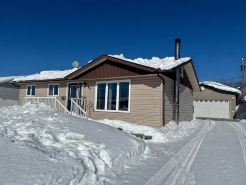 4BR w/ Wine Fridge, Bar, Patio, Parking, Laundry
