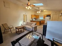 Charming 1-bedroom, second story guest house in historic Augusta WiFi & AC