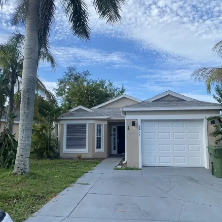"Luxury Heated Pool +Hot Tub OasisNearAnna Maria Island Sleeps 8