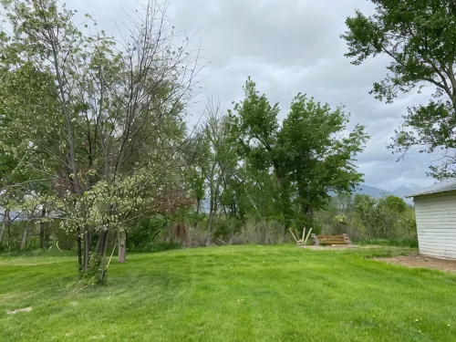 Charming 4-bedroom house on the creek in peaceful Sheridan - 3-Star