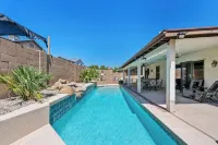 Prime Location With Pool Just 3-mins From Westgate Entertainment! - Private Pool