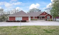 Compound on Lake - Gameroom/Dock/Pool/Hot tub - Sleeps 37