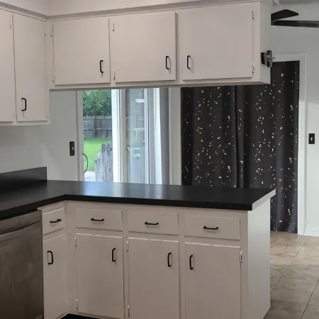 4 bedroom, 1 acre, pool, 4 min to hospital & medical