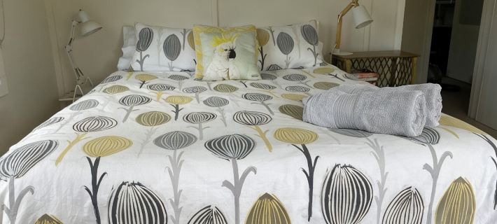 Family holiday haven cozy wood fire hiking skiing  bird watching linen supplied Hotels in Tumut
