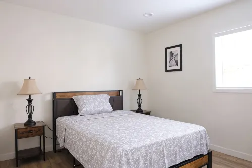 Charming 2-bedroom bungalow with AC, WiFi in welcoming Ontario - ห้องครัว