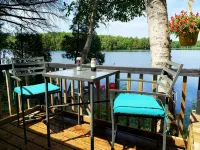 MOONDOG RETREAT: Tranquil Lakefront Cottage