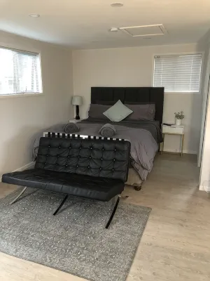 Self contained Studio walking distance to Mission Estate - Apartments
