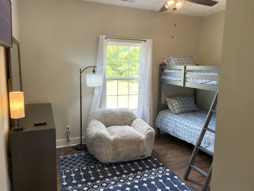 Modern, Quiet, & Comfortable Stay - Near E-Town Sports Park, BluOval SK & Eats! - 2-stjärniga