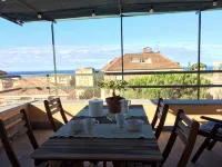 villa surrounded by greenery a few steps from the sea with terrace and garden - Homestays