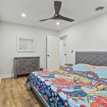 4 Houses to Beach!  Remodeled 2026. 4 Passes, Chairs, Towels, Umbrellas Included