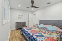 4 Houses to Beach!  Remodeled 2026. 4 Passes, Chairs, Towels, Umbrellas Included