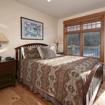 True Ski-in/Ski-Out Luxury at Lone Eagle – Highest 2Br on the Slope Side