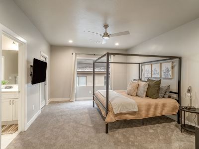 Zion Village Getaway - Pickleball & Pool & Hot Tub l Family Friendly l Sleeps 12