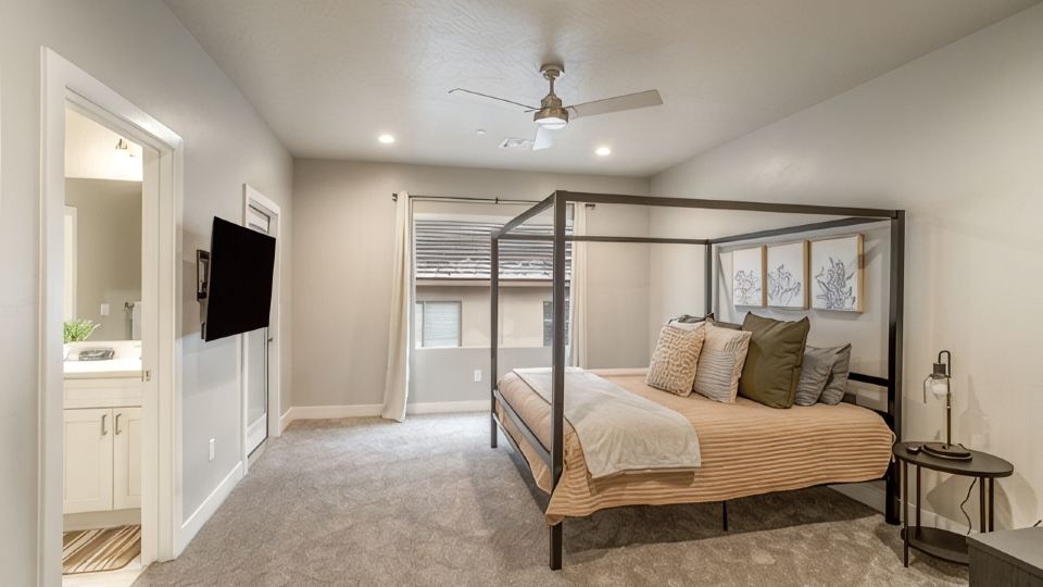 Zion Village Getaway - Pickleball & Pool & Hot Tub l Family Friendly l Sleeps 12